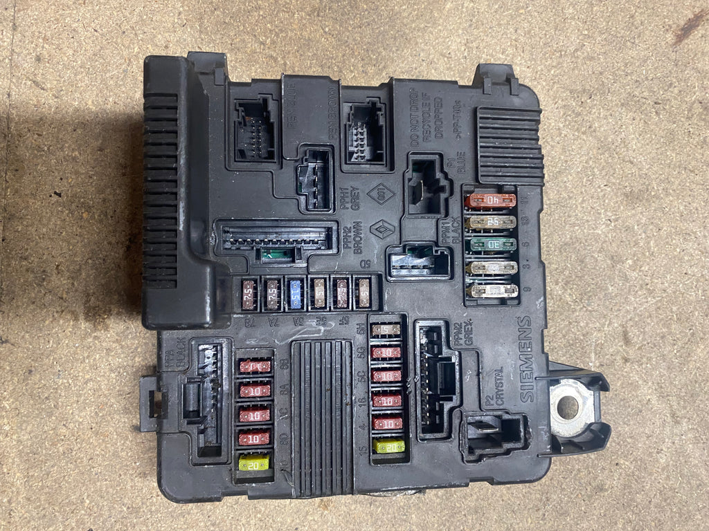 RENAULT MEGANE SPORT R26 / 225 - FUSE BOX