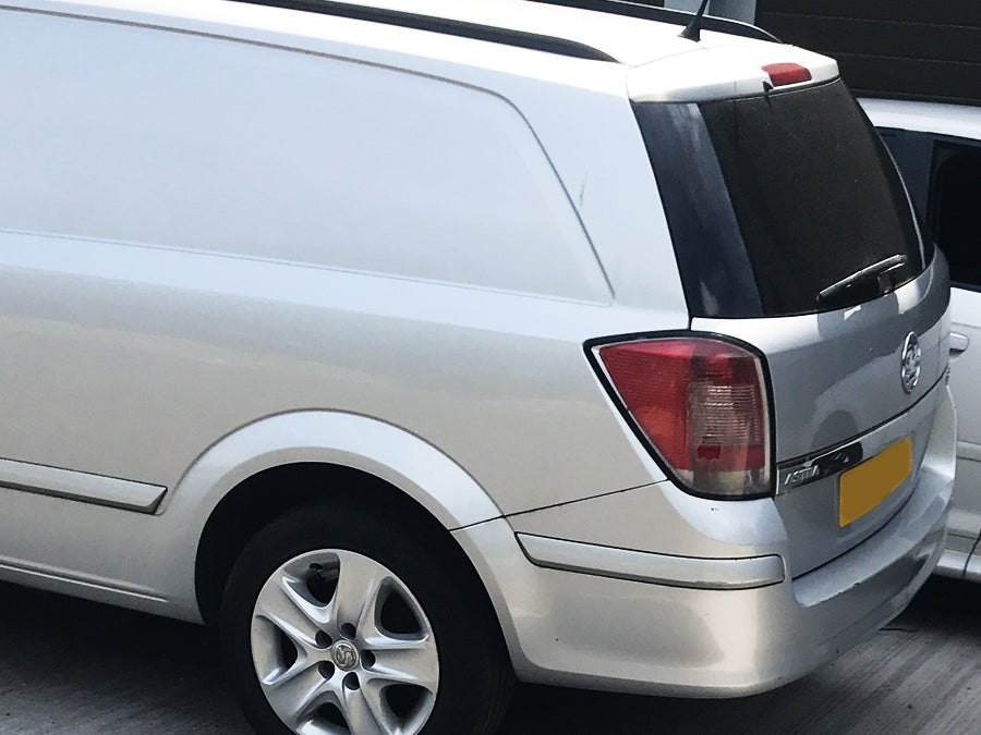 Vauxhall Astravan CDTI Sportive Mk5 2011 Bulkhead