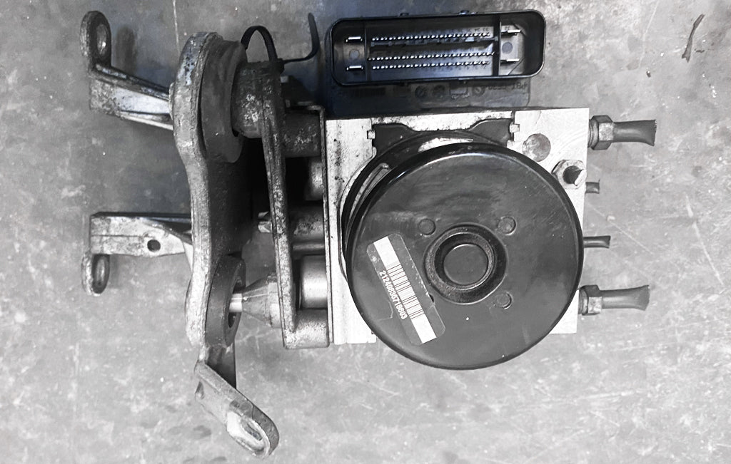 Mercedes C63 AMG 6.3 W204 - ABS Pump