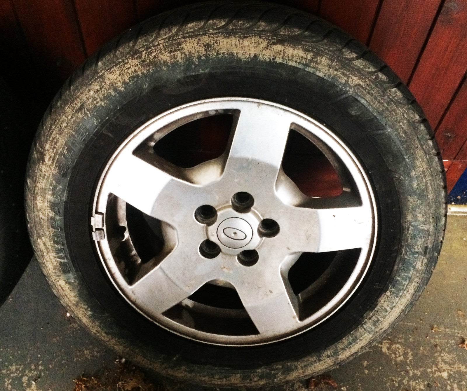 Land Rover Discovery 3 Alloy Wheel & Tyre 18'