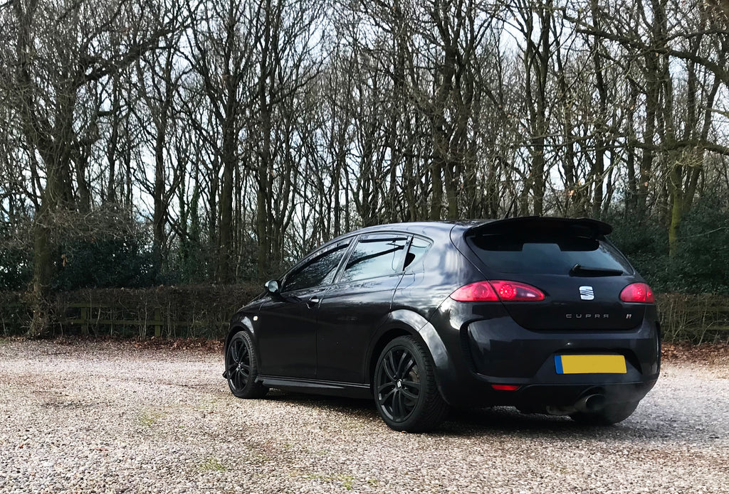 SEAT LEON CUPRA K1 / CUPRA / PASSENGERS & DRIVERS SIDE EXTERIOR DOOR HANDLE GLOSS TRIM