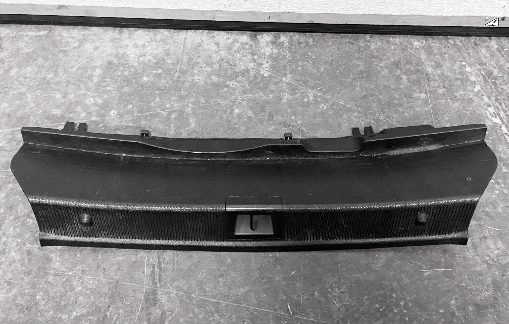 Mercedes C63 AMG 6.3 W204 - Lower Boot-lid Trim