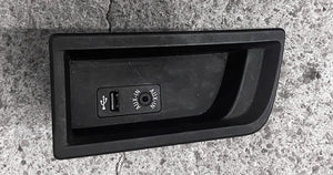 BMW F20 / F21 M135i - AUX PORT