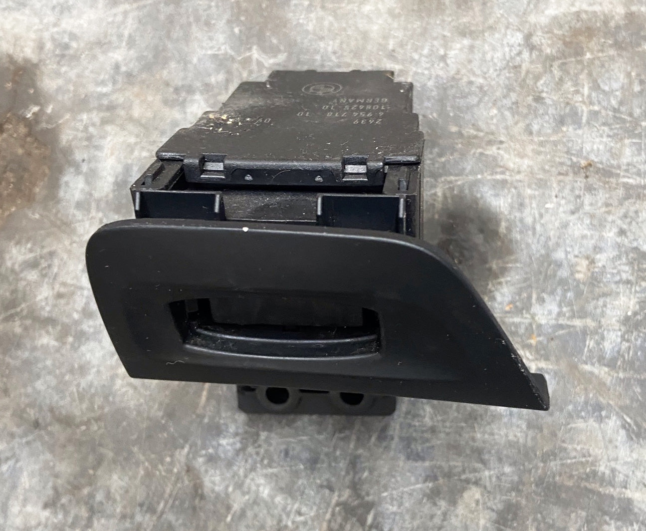 BMW 1 Series Key Socket HOUSE OF H.S.P BMW 1 Series Key Socket HOUSE OF H.S.P