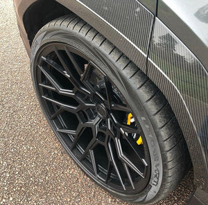 LAMBORGHINI URUS - NERO DESIGN CARBON EXTENDED SIDE ARCH ASSEMBLY