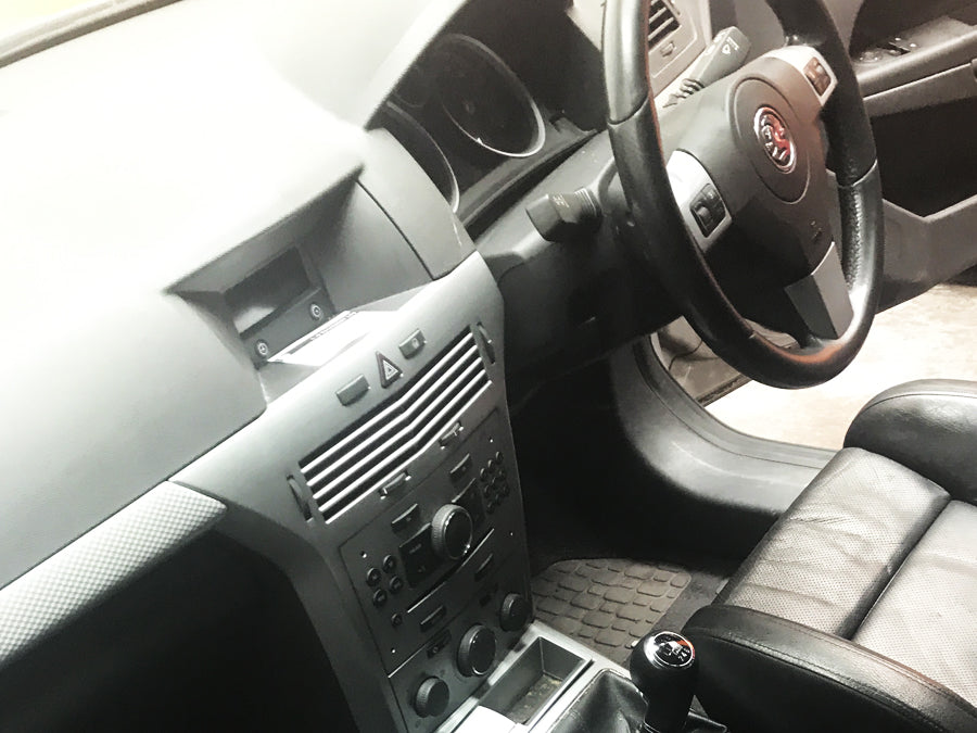 Vauxhall Astravan CDTI Sportive 1.7 / Mk5 / 2011 / Gearstick Complete