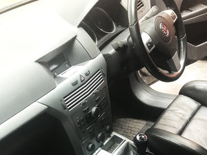 Vauxhall Astravan CDTI Sportive 1.7 / Mk5 / 2011 / Dashboard